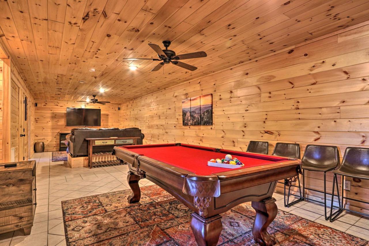 Luxe Cabin With Hot Tub, Theater, Pool Table, Arcade Pigeon Forge Exteriér fotografie