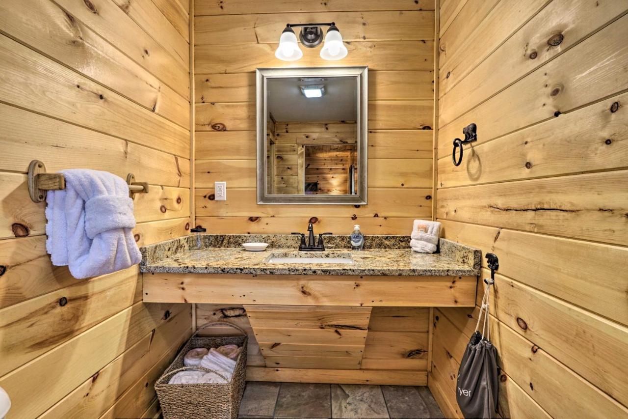 Luxe Cabin With Hot Tub, Theater, Pool Table, Arcade Pigeon Forge Exteriér fotografie