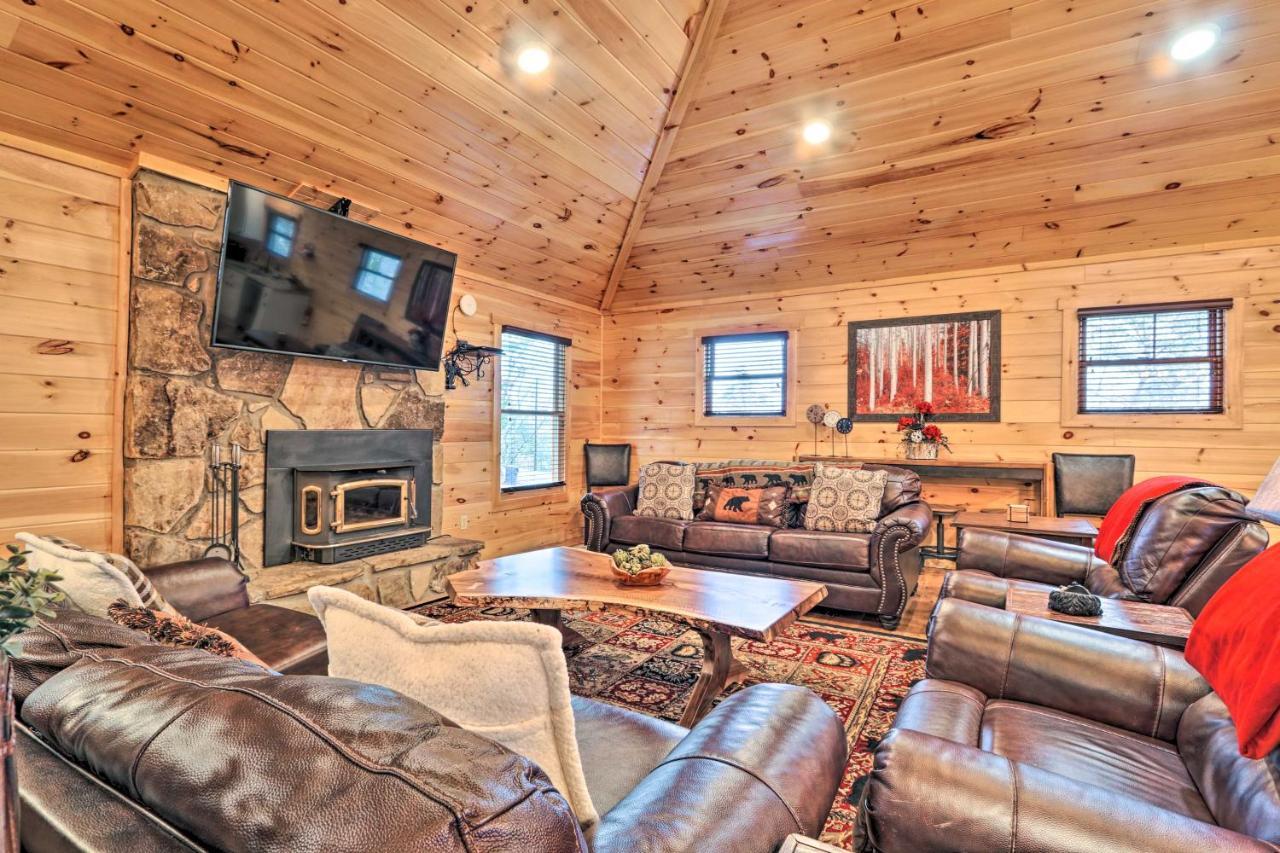 Luxe Cabin With Hot Tub, Theater, Pool Table, Arcade Pigeon Forge Exteriér fotografie